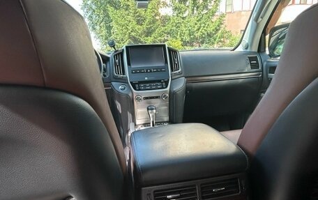 Toyota Land Cruiser 200, 2017 год, 5 999 999 рублей, 9 фотография