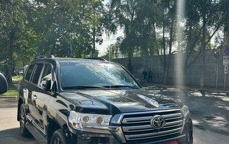 Toyota Land Cruiser 200, 2017 год, 5 999 999 рублей, 2 фотография