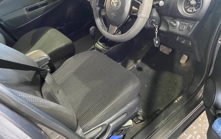 Toyota Vitz, 2019 год, 990 000 рублей, 3 фотография