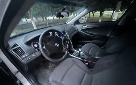 Hyundai Sonata VI, 2010 год, 649 000 рублей, 2 фотография