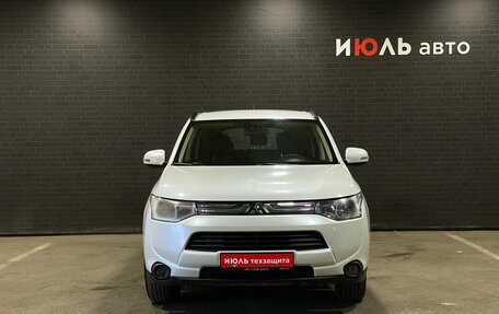 Mitsubishi Outlander III рестайлинг 3, 2013 год, 1 400 000 рублей, 2 фотография