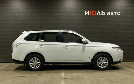 Mitsubishi Outlander III рестайлинг 3, 2013 год, 1 400 000 рублей, 4 фотография