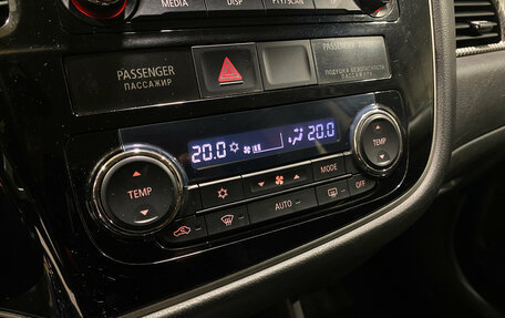 Mitsubishi Outlander III рестайлинг 3, 2013 год, 1 400 000 рублей, 13 фотография