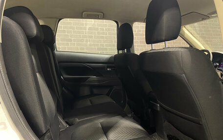 Mitsubishi Outlander III рестайлинг 3, 2013 год, 1 400 000 рублей, 11 фотография