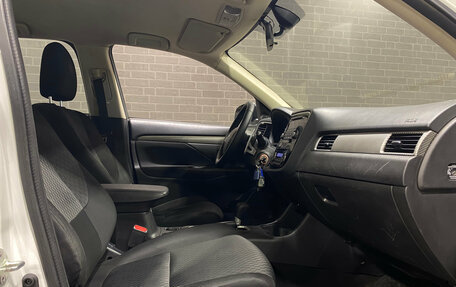 Mitsubishi Outlander III рестайлинг 3, 2013 год, 1 400 000 рублей, 10 фотография