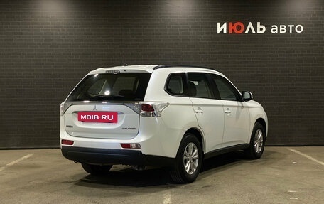 Mitsubishi Outlander III рестайлинг 3, 2013 год, 1 400 000 рублей, 5 фотография