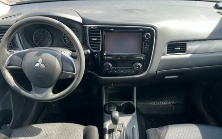 Mitsubishi Outlander III рестайлинг 3, 2013 год, 1 099 000 рублей, 10 фотография
