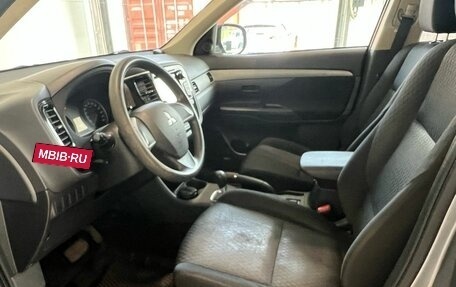 Mitsubishi Outlander III рестайлинг 3, 2013 год, 1 099 000 рублей, 12 фотография