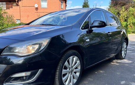 Opel Astra J, 2013 год, 900 000 рублей, 2 фотография