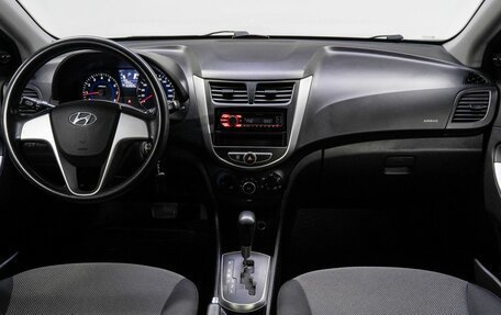 Hyundai Solaris II рестайлинг, 2013 год, 900 000 рублей, 17 фотография