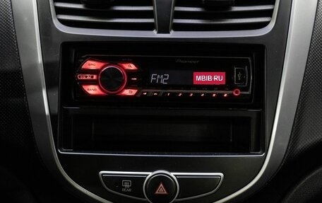 Hyundai Solaris II рестайлинг, 2013 год, 900 000 рублей, 19 фотография