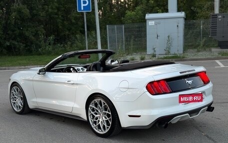 Ford Mustang VI рестайлинг, 2016 год, 2 500 000 рублей, 23 фотография