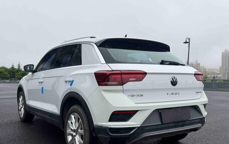 Volkswagen T-Roc I, 2023 год, 1 690 000 рублей, 5 фотография
