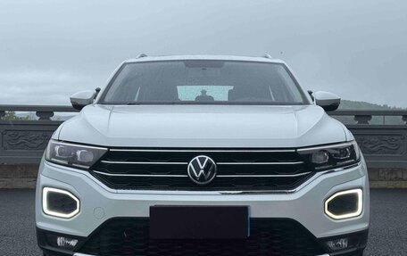 Volkswagen T-Roc I, 2023 год, 1 690 000 рублей, 3 фотография