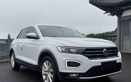 Volkswagen T-Roc I, 2023 год, 1 690 000 рублей, 1 фотография