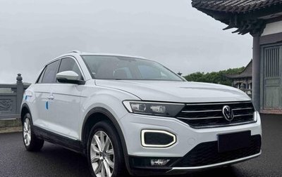 Volkswagen T-Roc I, 2023 год, 1 690 000 рублей, 1 фотография