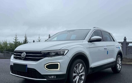 Volkswagen T-Roc I, 2023 год, 1 690 000 рублей, 2 фотография
