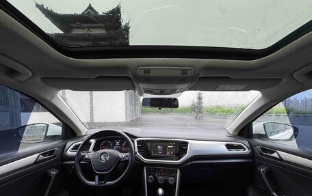 Volkswagen T-Roc I, 2023 год, 1 690 000 рублей, 7 фотография