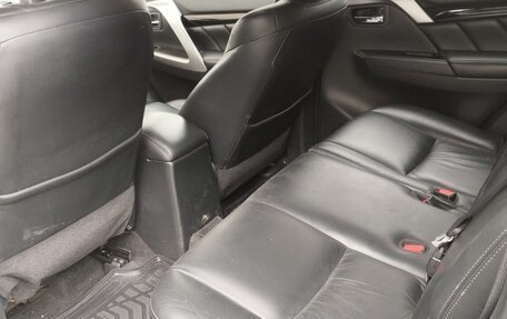 Mitsubishi Pajero Sport III рестайлинг, 2017 год, 2 600 000 рублей, 11 фотография