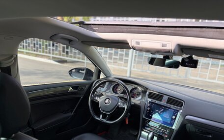 Volkswagen Golf VII, 2017 год, 2 000 000 рублей, 16 фотография