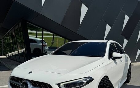 Mercedes-Benz A-Класс, 2019 год, 1 860 000 рублей, 2 фотография