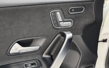 Mercedes-Benz A-Класс, 2019 год, 1 860 000 рублей, 9 фотография