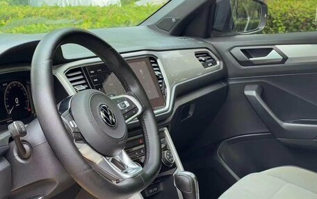 Volkswagen T-Roc I, 2022 год, 1 650 000 рублей, 10 фотография