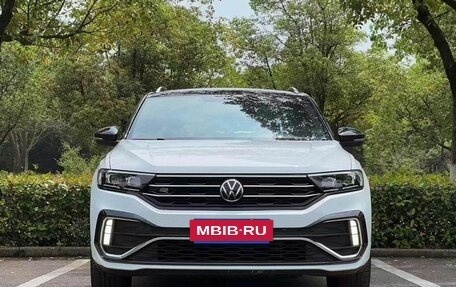 Volkswagen T-Roc I, 2022 год, 1 650 000 рублей, 2 фотография