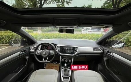 Volkswagen T-Roc I, 2022 год, 1 650 000 рублей, 11 фотография