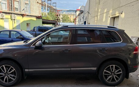 Volkswagen Touareg III, 2011 год, 1 650 000 рублей, 2 фотография
