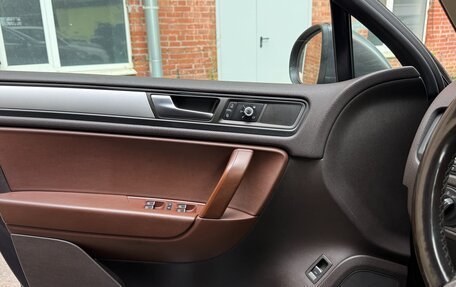 Volkswagen Touareg III, 2011 год, 1 650 000 рублей, 6 фотография
