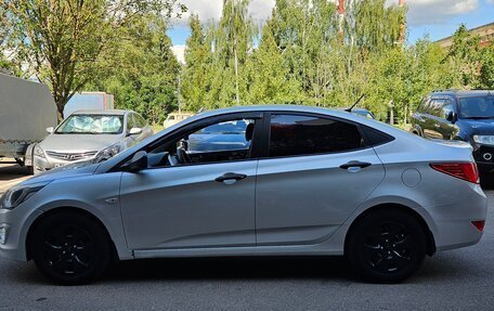 Hyundai Solaris II рестайлинг, 2015 год, 799 999 рублей, 4 фотография