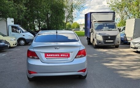 Hyundai Solaris II рестайлинг, 2015 год, 799 999 рублей, 3 фотография