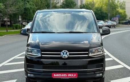 Volkswagen Multivan T6 рестайлинг, 2015 год, 2 990 000 рублей, 1 фотография