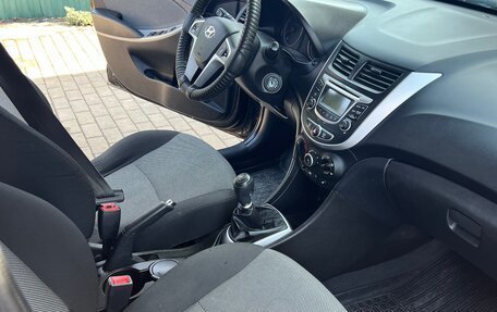 Hyundai Solaris II рестайлинг, 2013 год, 700 000 рублей, 9 фотография