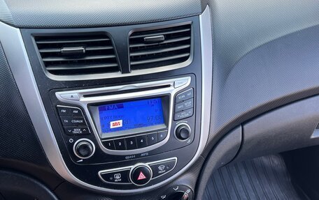 Hyundai Solaris II рестайлинг, 2013 год, 700 000 рублей, 13 фотография
