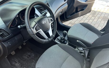 Hyundai Solaris II рестайлинг, 2013 год, 700 000 рублей, 10 фотография