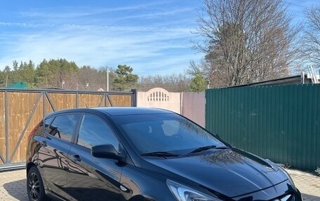 Hyundai Solaris II рестайлинг, 2013 год, 700 000 рублей, 2 фотография