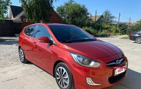 Hyundai Solaris II рестайлинг, 2011 год, 1 100 000 рублей, 3 фотография