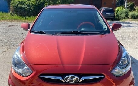 Hyundai Solaris II рестайлинг, 2011 год, 1 100 000 рублей, 2 фотография