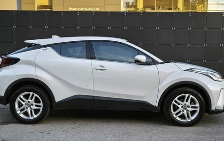 Toyota C-HR I рестайлинг, 2021 год, 2 650 000 рублей, 3 фотография