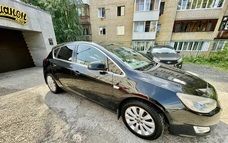 Opel Astra J, 2011 год, 670 000 рублей, 2 фотография