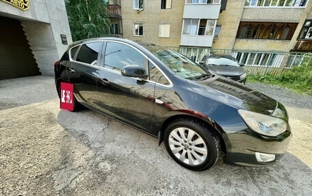 Opel Astra J, 2011 год, 670 000 рублей, 3 фотография