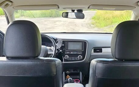 Mitsubishi Outlander III рестайлинг 3, 2014 год, 1 560 000 рублей, 7 фотография