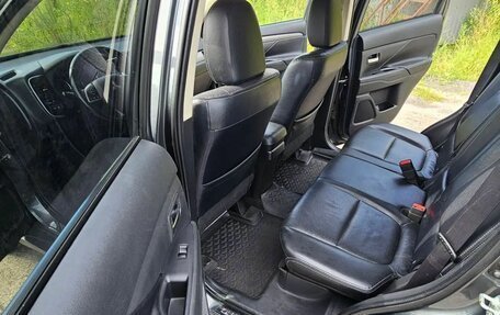 Mitsubishi Outlander III рестайлинг 3, 2014 год, 1 560 000 рублей, 8 фотография