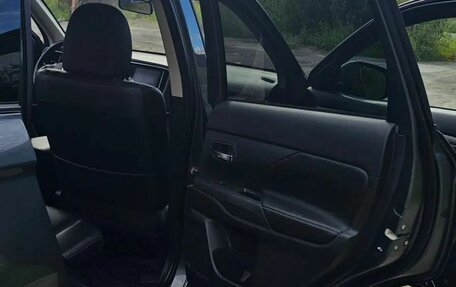 Mitsubishi Outlander III рестайлинг 3, 2014 год, 1 560 000 рублей, 9 фотография