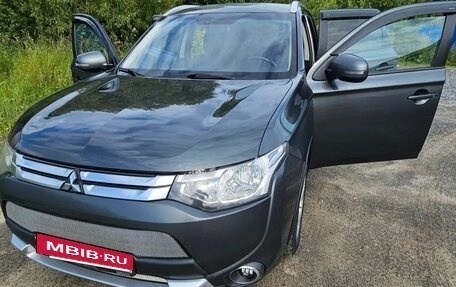 Mitsubishi Outlander III рестайлинг 3, 2014 год, 1 560 000 рублей, 4 фотография