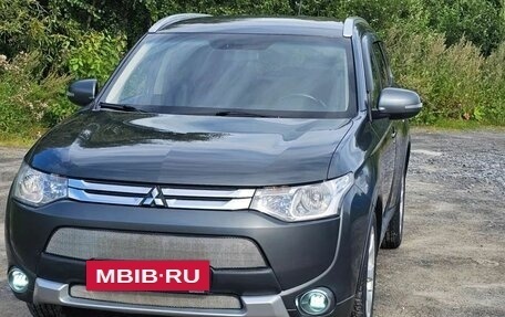 Mitsubishi Outlander III рестайлинг 3, 2014 год, 1 560 000 рублей, 13 фотография