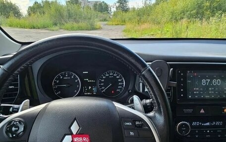 Mitsubishi Outlander III рестайлинг 3, 2014 год, 1 560 000 рублей, 12 фотография
