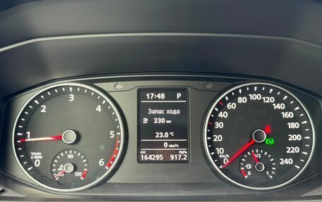 Volkswagen Multivan T6 рестайлинг, 2015 год, 2 990 000 рублей, 17 фотография